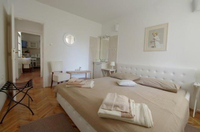 Apartments Lorenandreja Rab Town Esterno foto